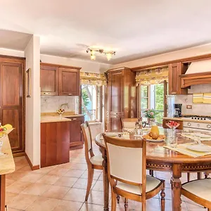https://appartamenti-fiori-del-lago.hotelinveneto.com