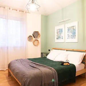 https://ihost-luxury-apartment-savona-112.it-lombardy.com